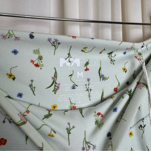 Popflex Twirl Skort Meadow Floral Green Active
Skirt Activewear Pilates - Picture 7 of 8